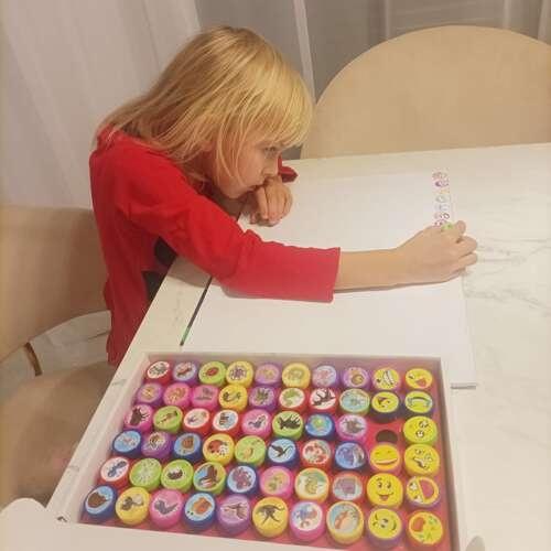 60-Delars mini stämpelset för barn med färgglada motiv och design