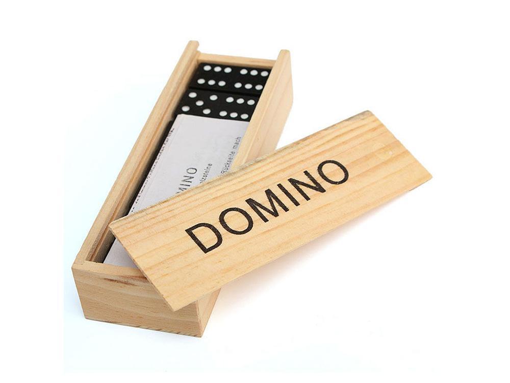 Trä dominospel i en låda 28 bitar