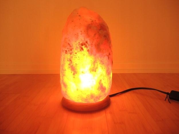 HIMALAYASALTLAMPA – NATURLIG LYX OCH LUFTRENING FÖR DITT HEM