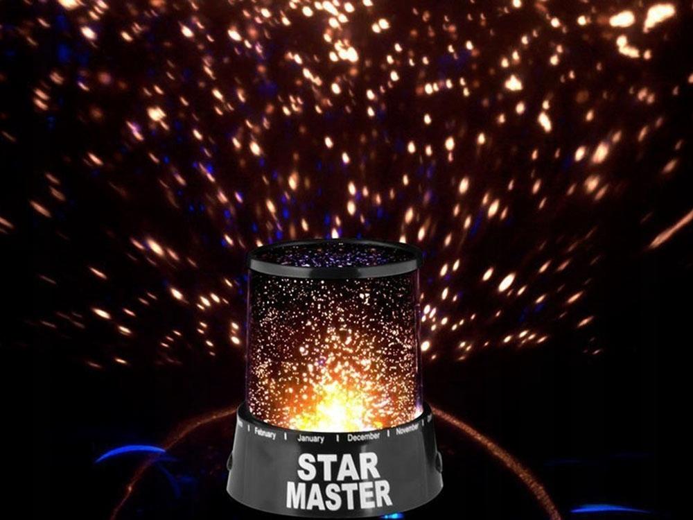 Nattlampa med stjärnhimmel