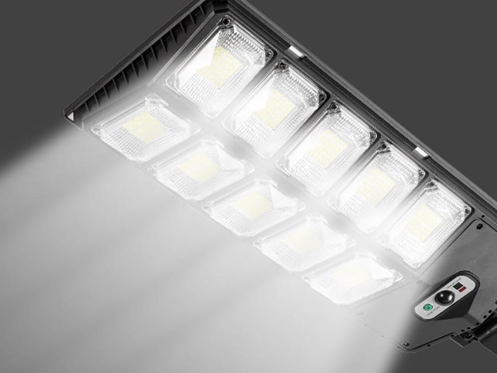 Solcellsdrivna LED Lampa Med Rörelsesensor & Fjärrkontroll